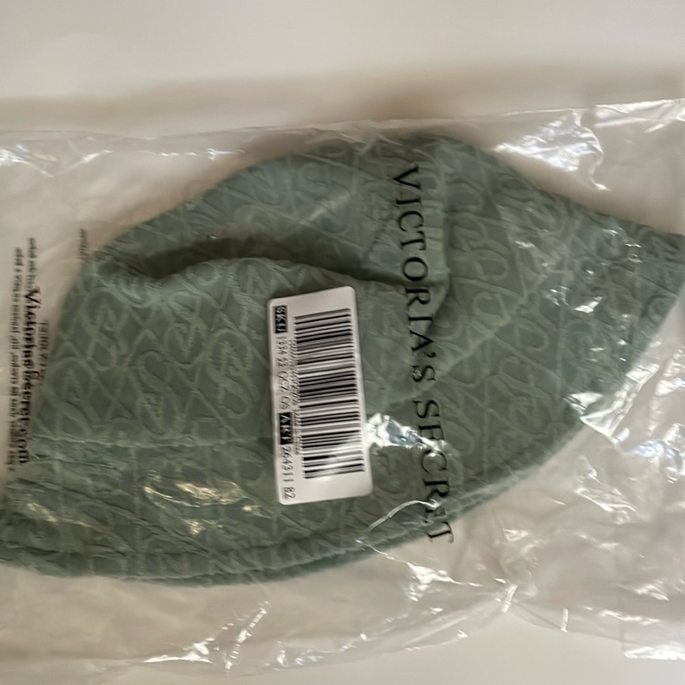New sealed bucket hat Victoria’s Secret